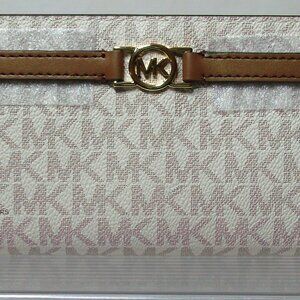 Michael Kors Reed LG Snap Leather wallet Vanilla New with tag